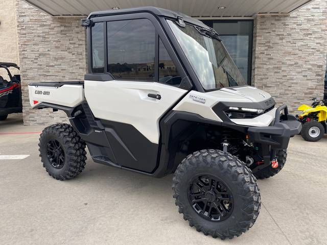 2026 Can-Am® DEFENDER LIMITED CAB HD11 - Image 2