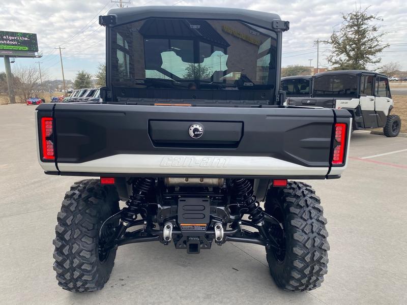2026 Can-Am® DEFENDER LIMITED CAB HD11 - Image 7
